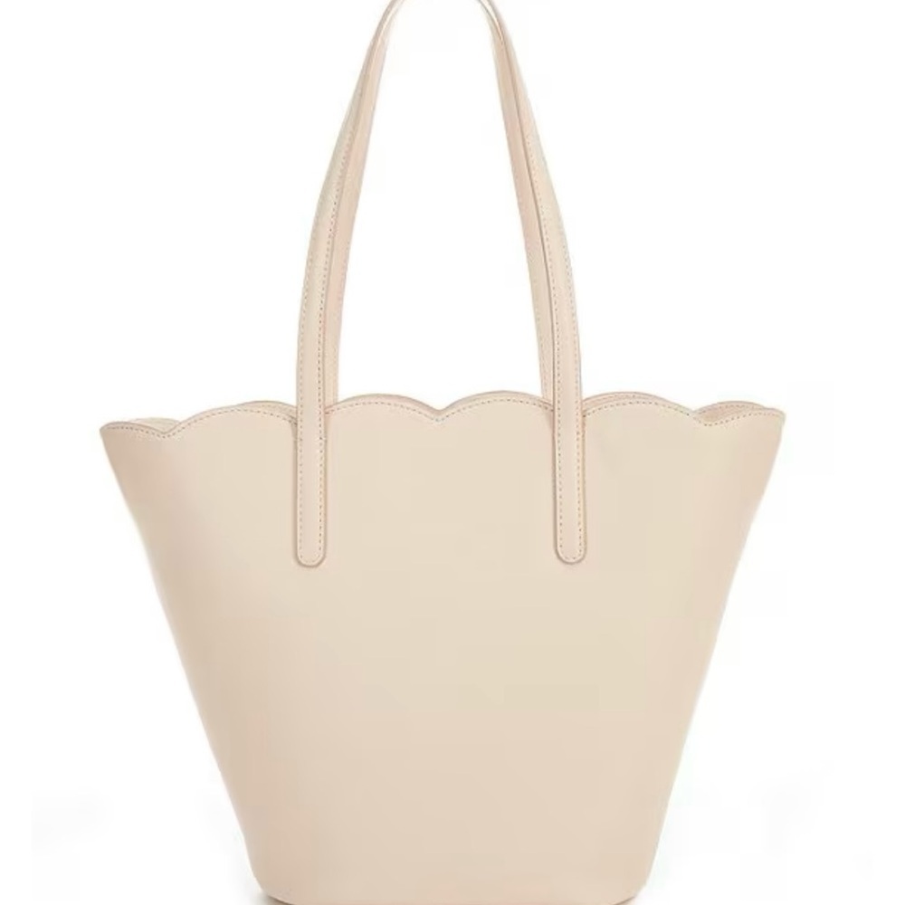 Antonio Melani Daisy Scalloped Tote Nwt